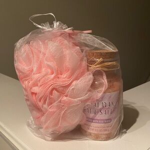 Green Canyon Spa Pink Himalayan Bath Salt with Pouf